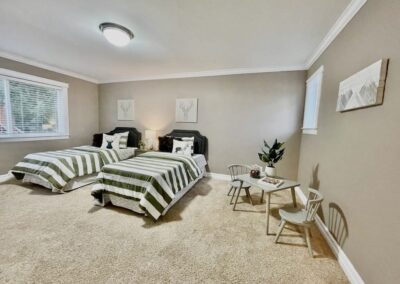 Home Staging Everett Transitional Double Twin Room